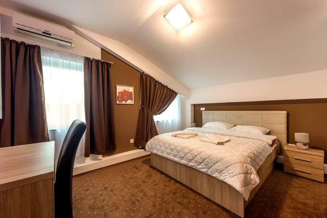 Hotel Oasis Gnojnice Exteriör bild