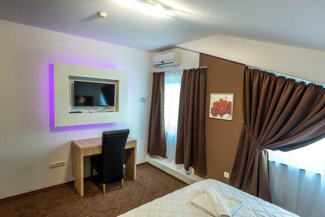 Hotel Oasis Gnojnice Exteriör bild